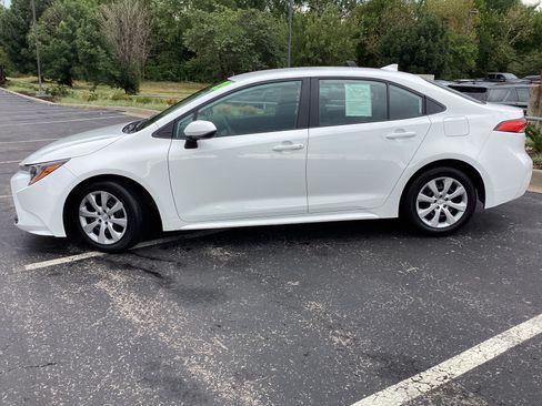 Certified 2025 Toyota Corolla LE FWD image 27