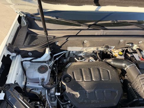 Used 2025 Volkswagen Atlas Cross Sport SE image 13