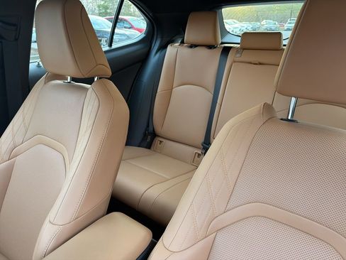 Used 2023 Lexus UX 250h 250h Premium image 7
