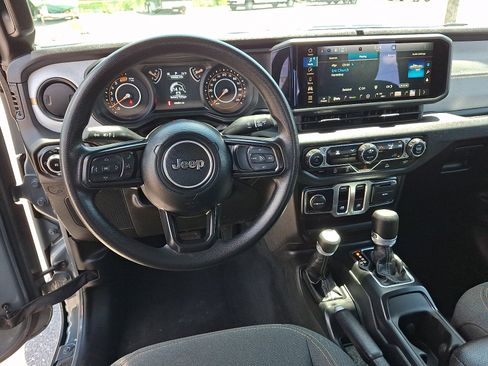 Used 2025 Jeep Wrangler Sport AWD/4WD image 11
