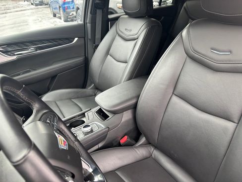 Used 2025 Cadillac XT6 Premium Luxury image 20