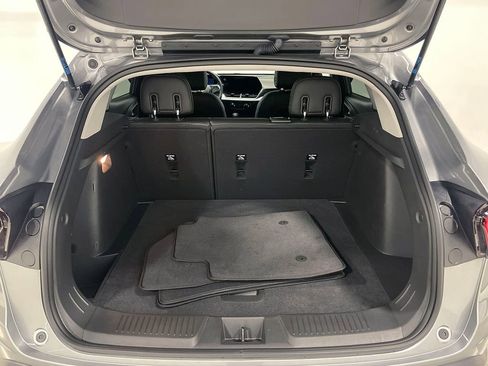 Used 2025 Chevrolet Trax LT w/ LT Convenience Package image 5