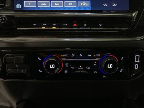 Used 2026 Chevrolet Silverado 1500 LT Trail Boss w/ LT Trail Boss Premium Package AWD/4WD image 28