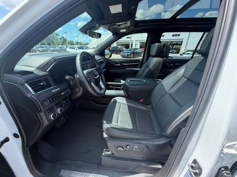 Used 2024 GMC Yukon XL Denali w/ Denali Reserve Package image 5