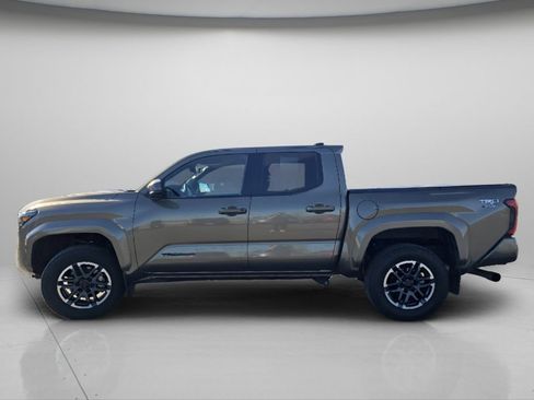 Used 2024 Toyota Tacoma TRD Sport AWD/4WD image 20