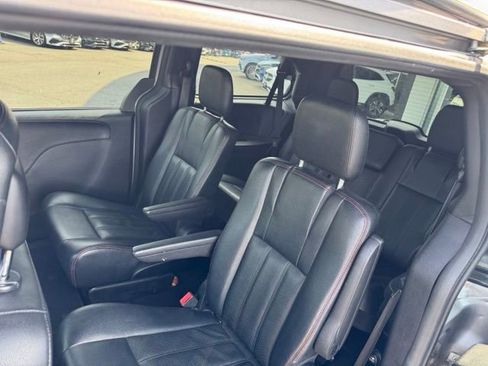 Used 2016 Dodge Grand Caravan R/T FWD image 16
