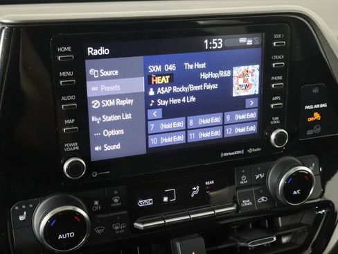 Used 2022 Toyota Highlander XLE FWD image 33