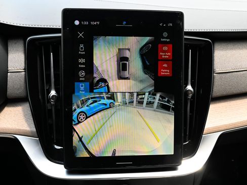 Used 2025 Volvo XC90 T8 Ultra w/ Protection Package Premier AWD/4WD image 32