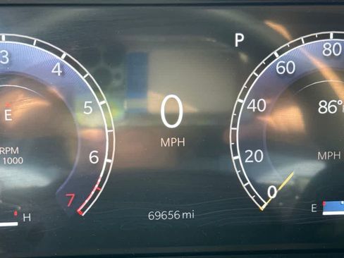 Used 2024 Jeep Grand Cherokee Laredo RWD image 17