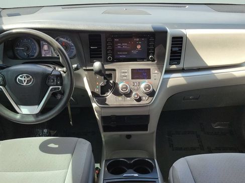 Used 2020 Toyota Sienna LE FWD image 11