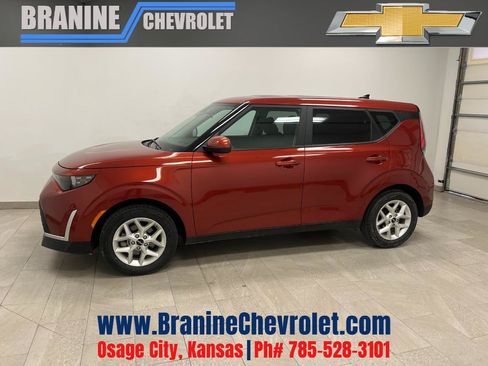 Used 2023 Kia Soul S FWD image 1