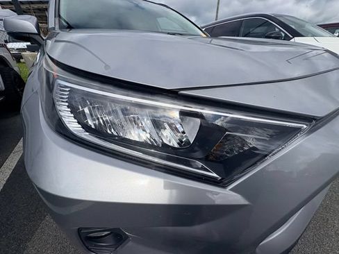 Used 2021 Toyota RAV4 XLE w/ Convenience Package FWD image 10
