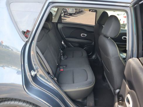 Used 2016 Kia Soul + FWD image 22