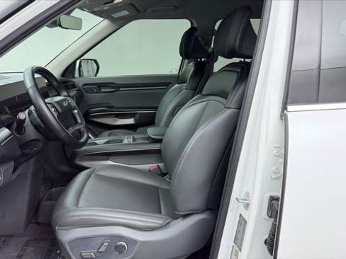 Used 2024 Kia EV9 Light Long Range RWD image 14