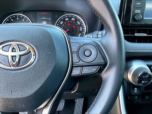 Used 2019 Toyota RAV4 XLE Premium FWD image 25