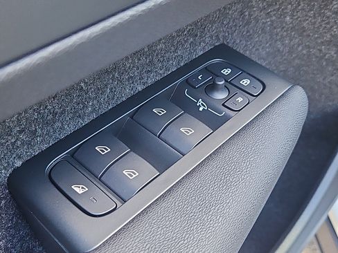 New 2026 Volvo XC40 B5 Plus w/ Protection Package Premier image 16