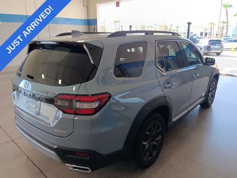 Used 2023 Honda Pilot Touring image 3
