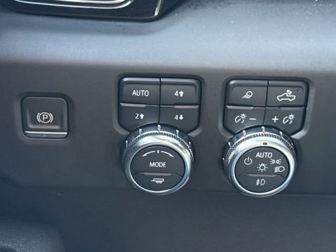 Used 2022 GMC Sierra 1500 AT4 w/ AT4 Premium Package image 17