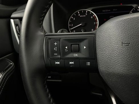 Used 2025 Nissan Rogue SV image 34