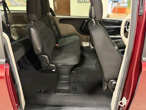 Used 2019 Dodge Grand Caravan SE image 33