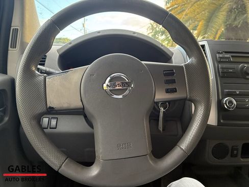 Used 2010 Nissan Frontier SE image 14