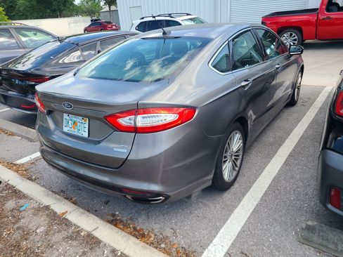 Used 2014 Ford Fusion SE w/ Equipment Group 202A image 4