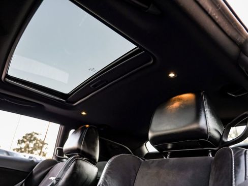 Used 2015 Dodge Challenger SRT w/ Technology Group image 21