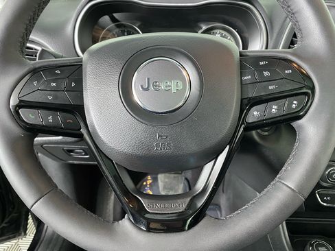 Used 2023 Jeep Cherokee Altitude Lux w/ Lux Elite Package AWD/4WD image 3