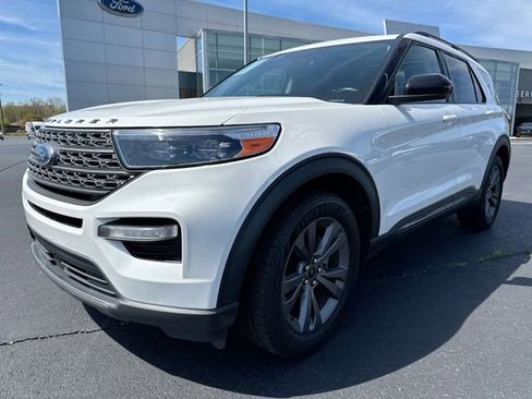 Certified 2022 Ford Explorer XLT w/ Equipment Group 202A AWD/4WD image 1