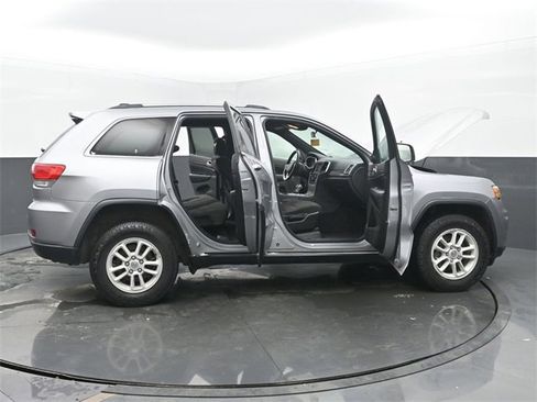 Used 2018 Jeep Grand Cherokee Laredo image 57