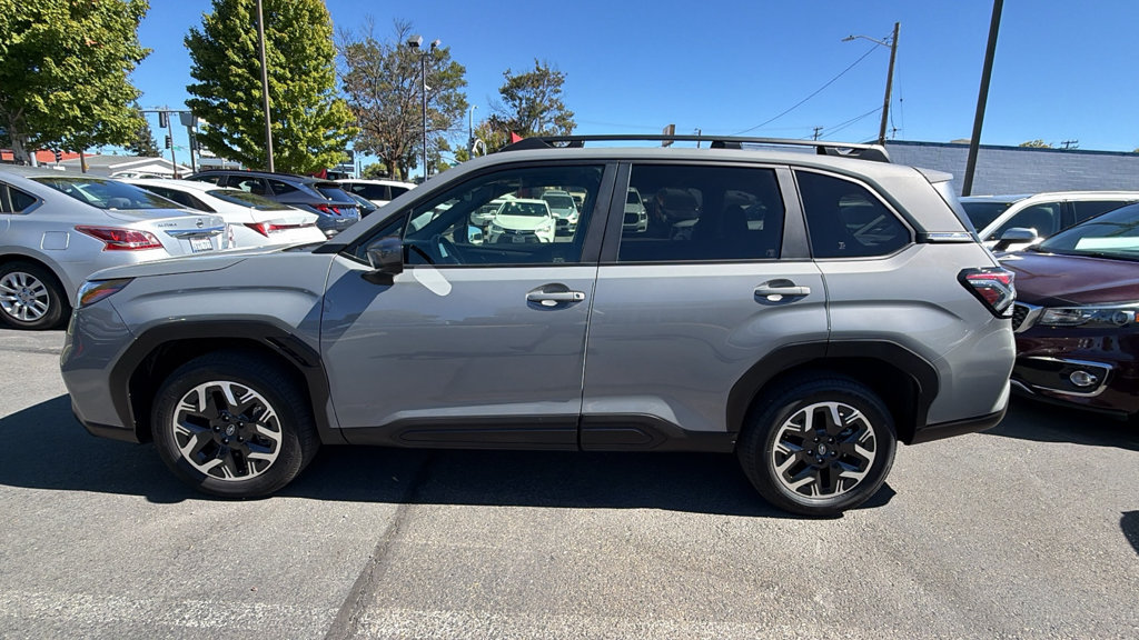Used 2025 Subaru Forester Premium AWD/4WD image 7