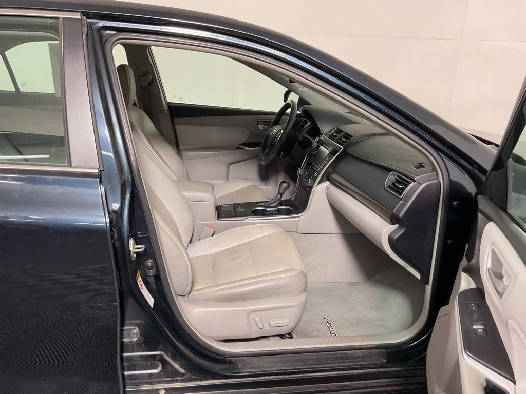 Used 2017 Toyota Camry XLE w/ Convenience Package FWD image 34