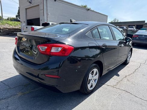 Used 2017 Chevrolet Cruze LS FWD image 6