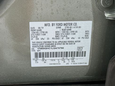 Used 2020 Ford Explorer Platinum w/ Premium Technology Package AWD/4WD image 12