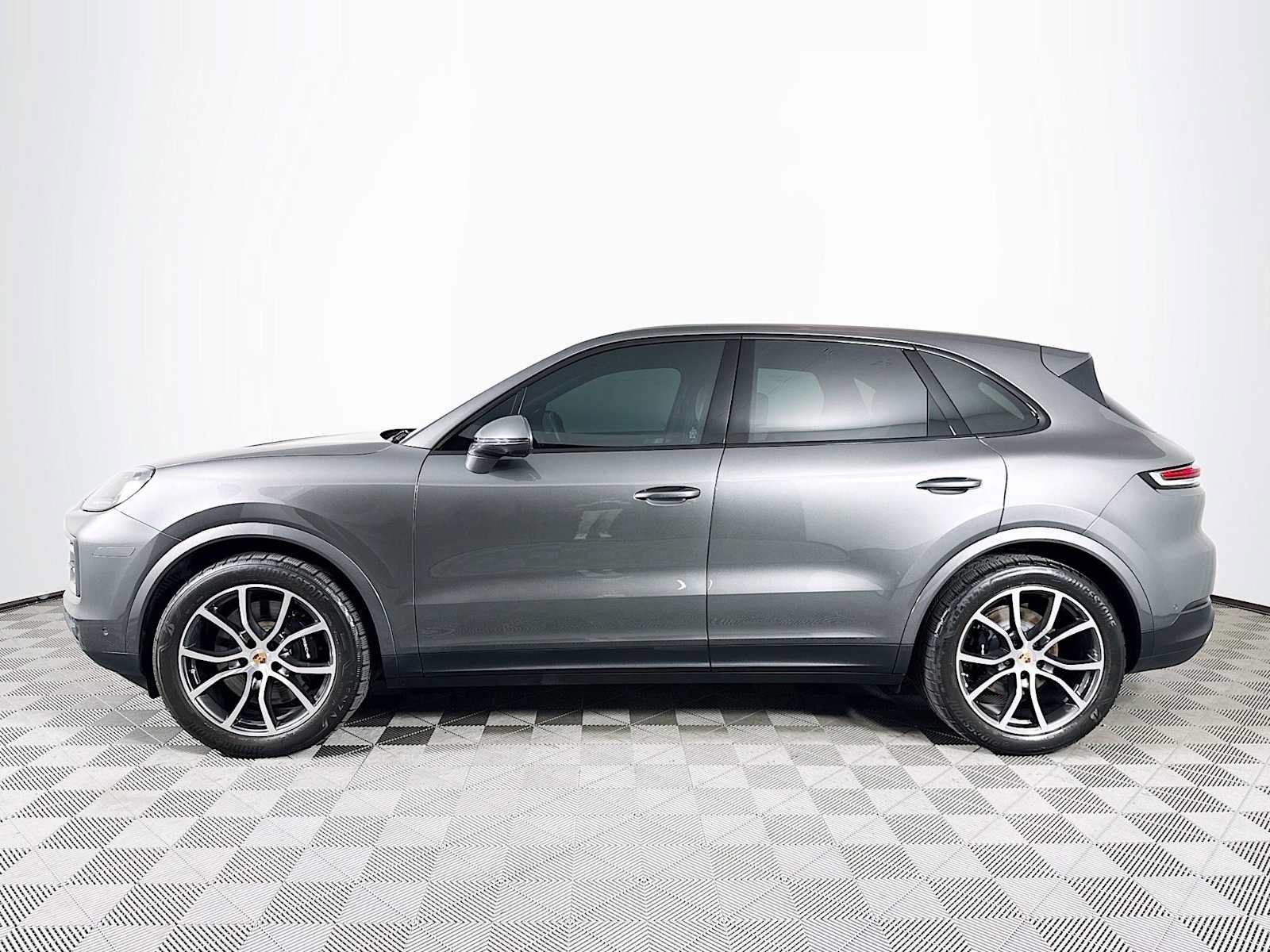 Used 2025 Porsche Cayenne S AWD/4WD image 8