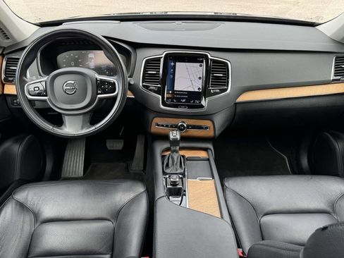 Used 2022 Volvo XC90 T6 Momentum w/ Advanced Package AWD/4WD image 2