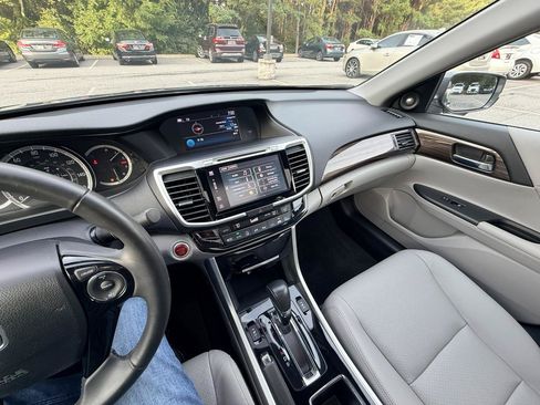 Used 2017 Honda Accord EX-L image 28