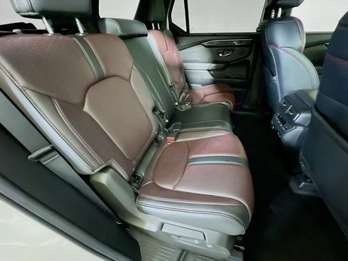 Used 2025 Honda Pilot Black Edition image 25