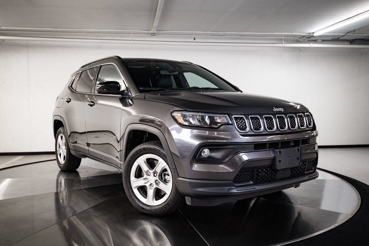 Used 2023 Jeep Compass Latitude w/ Sun and Sound Group AWD/4WD image 9