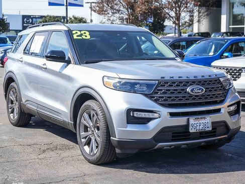 Used 2023 Ford Explorer XLT w/ Equipment Group 202A image 3