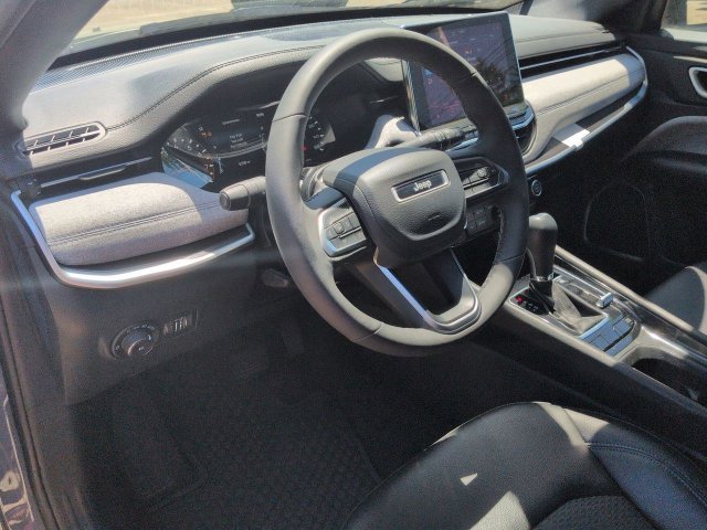 Used 2024 Jeep Compass Latitude w/ Convenience Group AWD/4WD image 12
