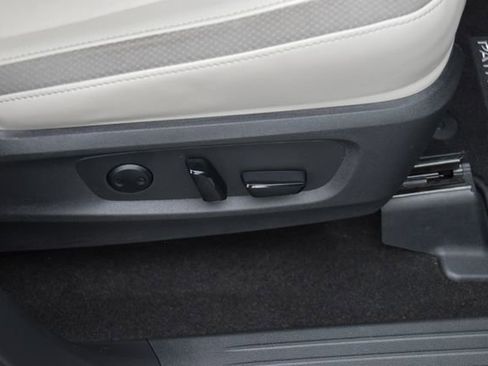 Used 2023 Nissan Pathfinder SL w/ SL Premium Package image 33