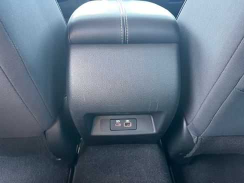 Used 2025 Nissan Altima 2.5 SV FWD image 19