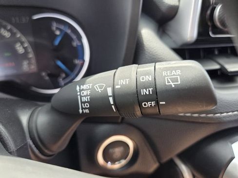 Used 2025 Toyota RAV4 XLE AWD/4WD image 30