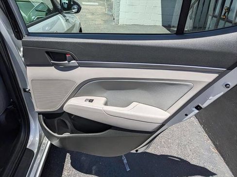 Used 2018 Hyundai Elantra SEL FWD image 16