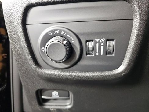 New 2025 Jeep Grand Cherokee Laredo X w/ Luxury Tech Group I image 19