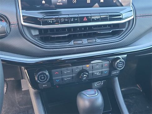 Used 2024 Jeep Compass Trailhawk image 32