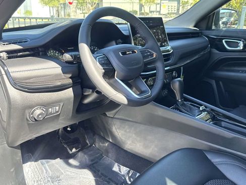 Used 2026 Jeep Compass Latitude AWD/4WD image 17