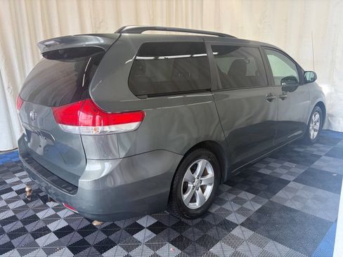 Used 2013 Toyota Sienna LE FWD image 6