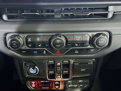 Used 2025 Jeep Wrangler Unlimited Rubicon 4xe w/ Convenience Group image 22